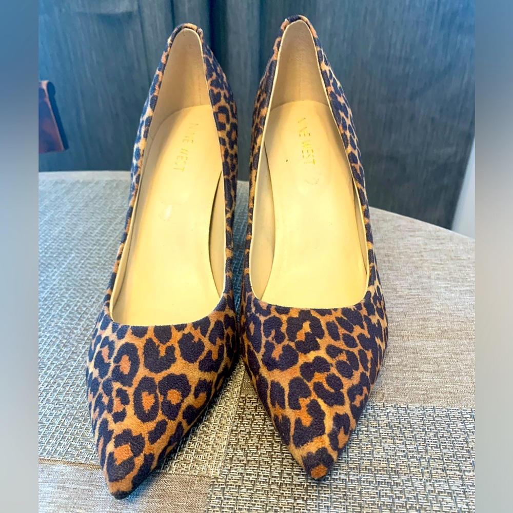 Guess new 8.5 suede 4 inch heels . Enjoy I can't wear this height !